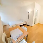 Center Next To Hb Main Train Station La - Self Checkin Apartment *
