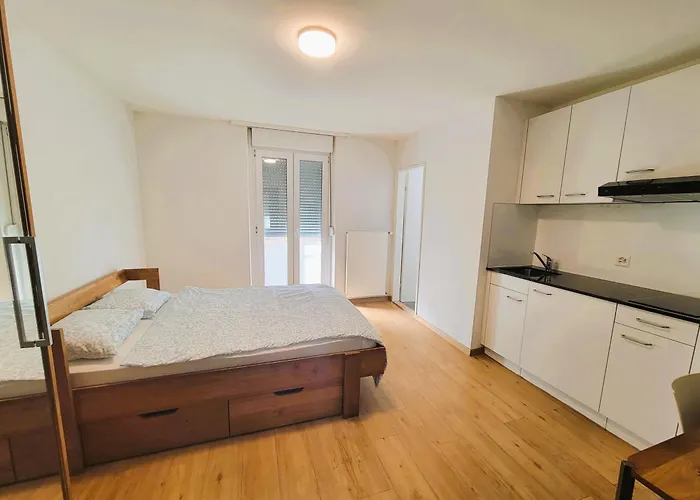 Center Next To Hb Main Train Station La - Self Checkin